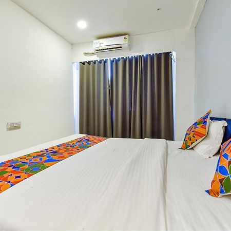 Fabhotel Code Surat Esterno foto