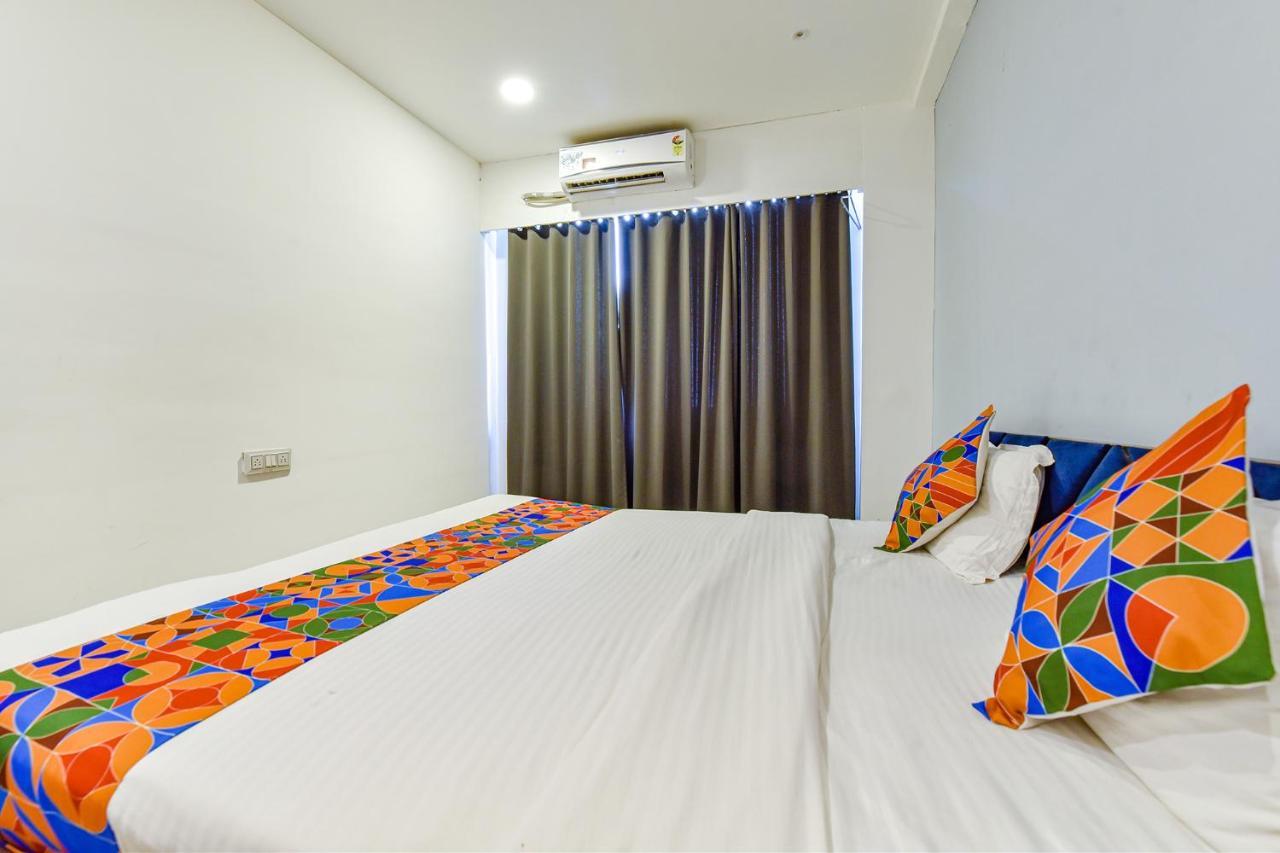 Fabhotel Code Surat Esterno foto