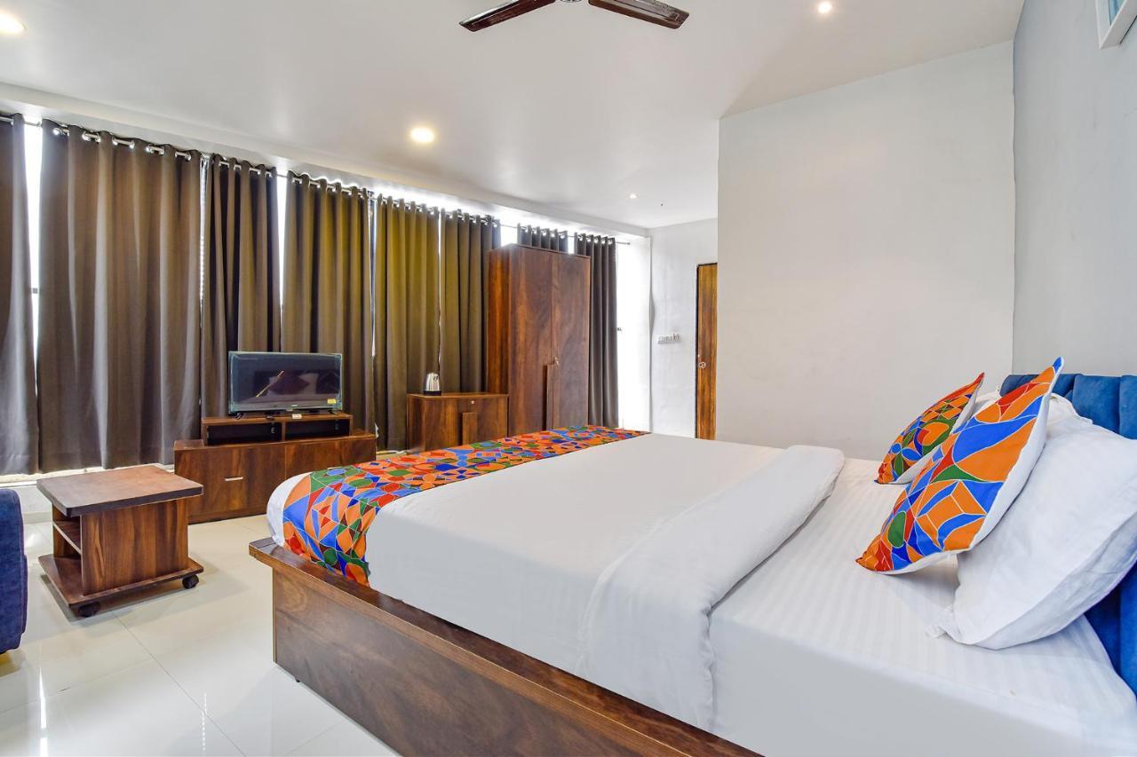 Fabhotel Code Surat Esterno foto