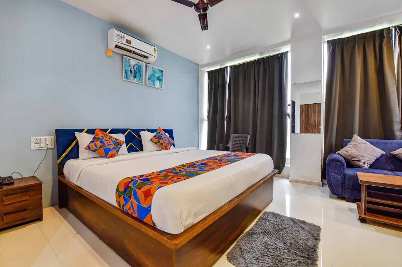 Fabhotel Code Surat Esterno foto