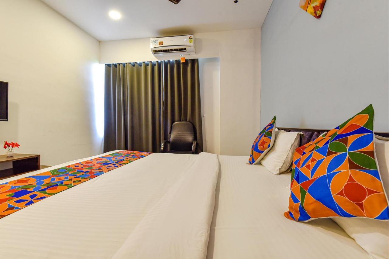 Fabhotel Code Surat Esterno foto