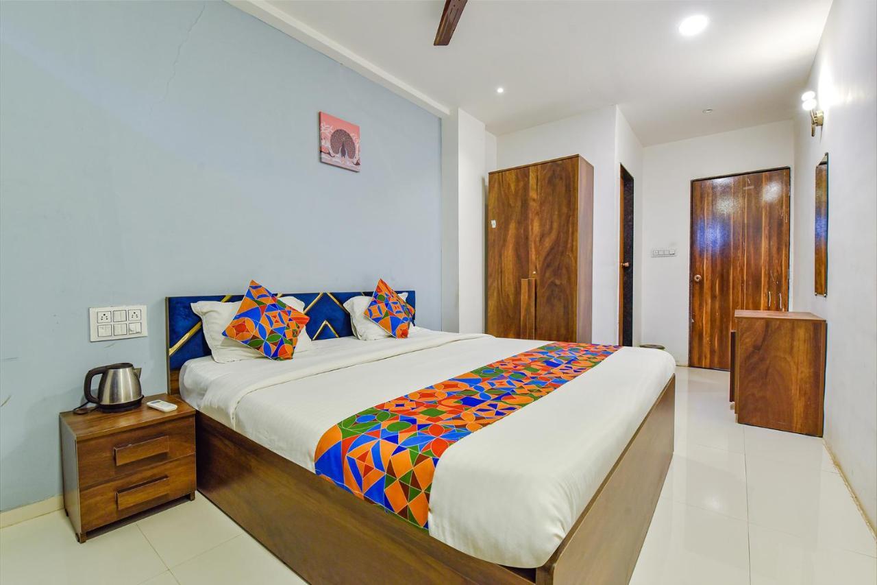 Fabhotel Code Surat Esterno foto