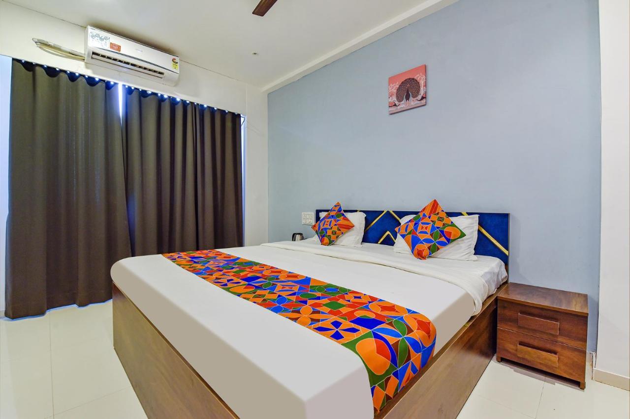 Fabhotel Code Surat Esterno foto