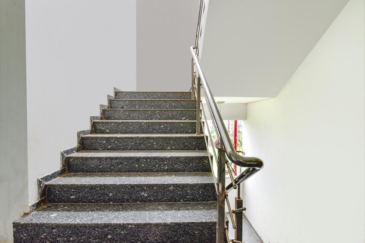 Fabhotel Code Surat Esterno foto