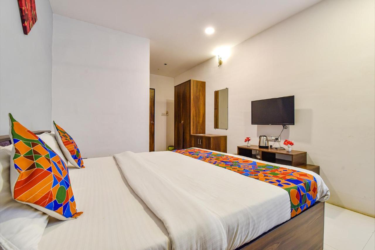Fabhotel Code Surat Esterno foto