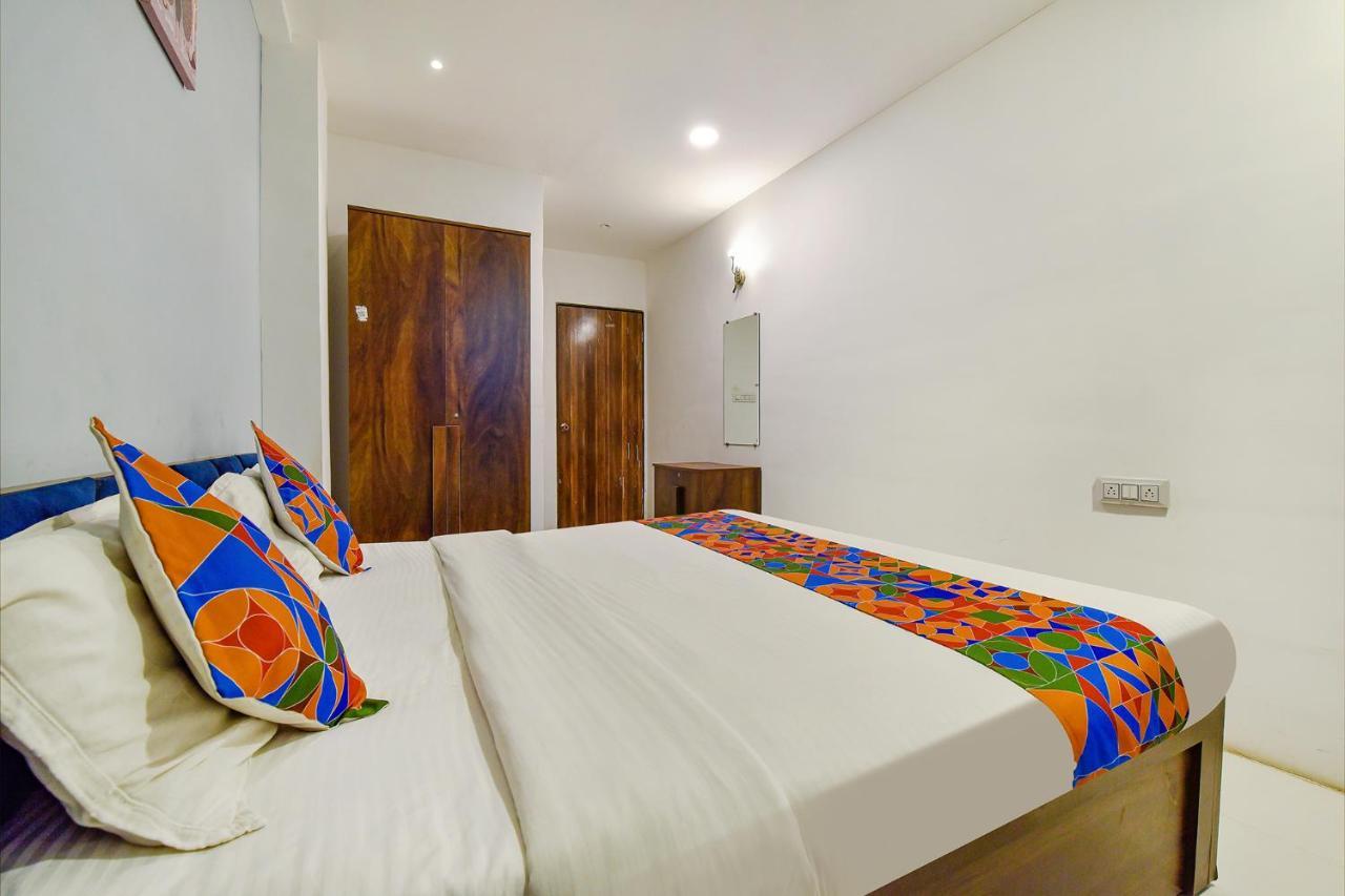 Fabhotel Code Surat Esterno foto