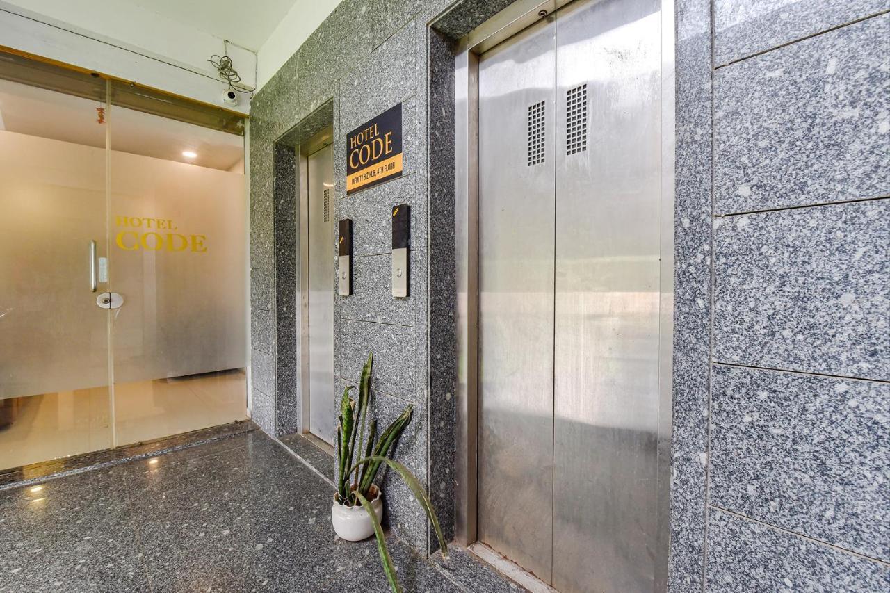 Fabhotel Code Surat Esterno foto