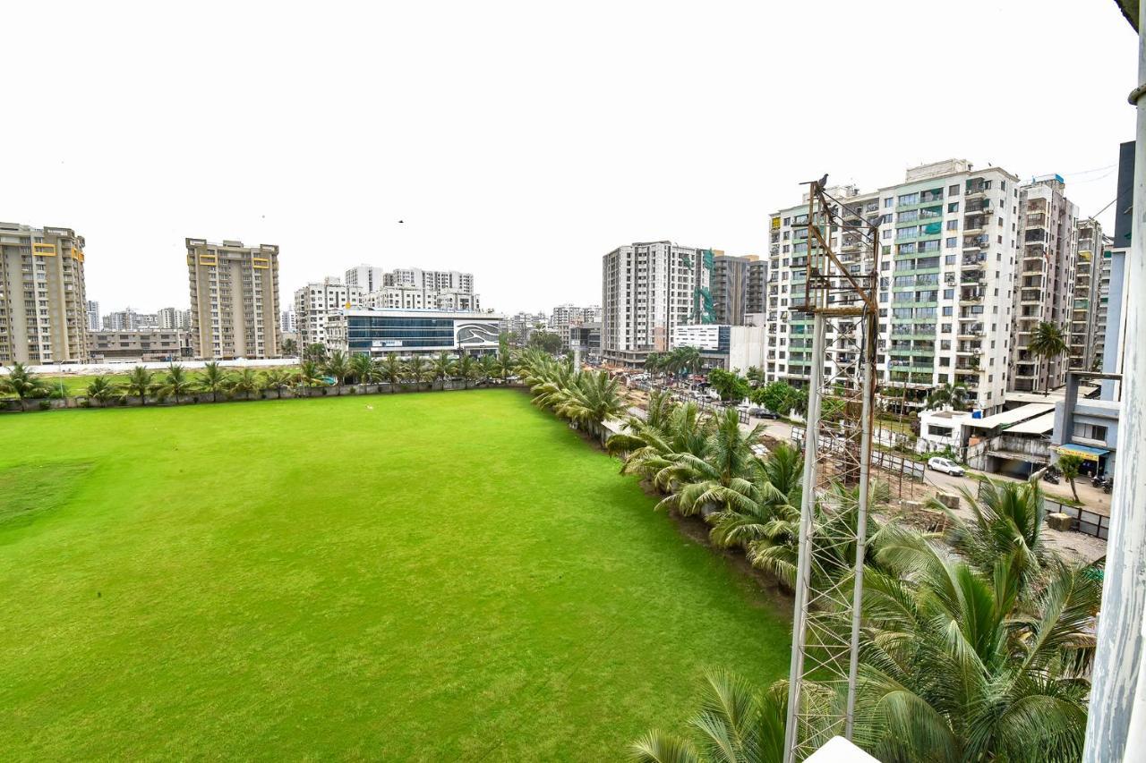 Fabhotel Code Surat Esterno foto
