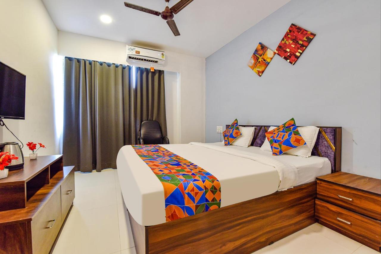 Fabhotel Code Surat Esterno foto